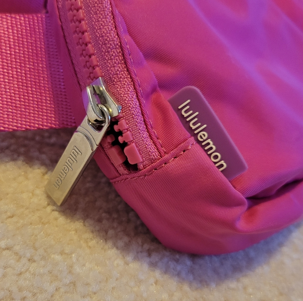 Lululemon Everywhere Belt Bag with Long Strap 1L Sonic Pink Crossbody Travel - Picture 5 of 14